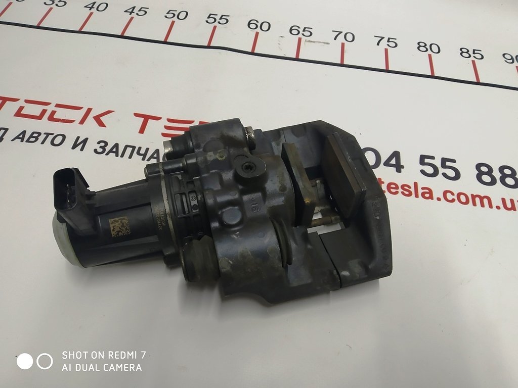 1 Höger parkeringsbromsok esla Model S, Model S REST, Model X 1021250-00-F